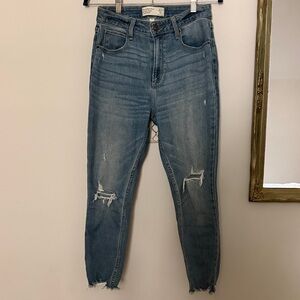 Abercrombie & Fitch Distressed Ankle Jeans in Blue